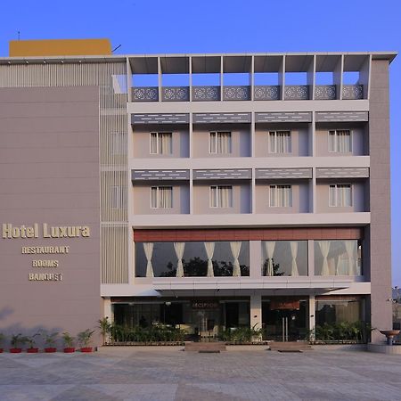 Hotel Luxura Godhra Exterior foto